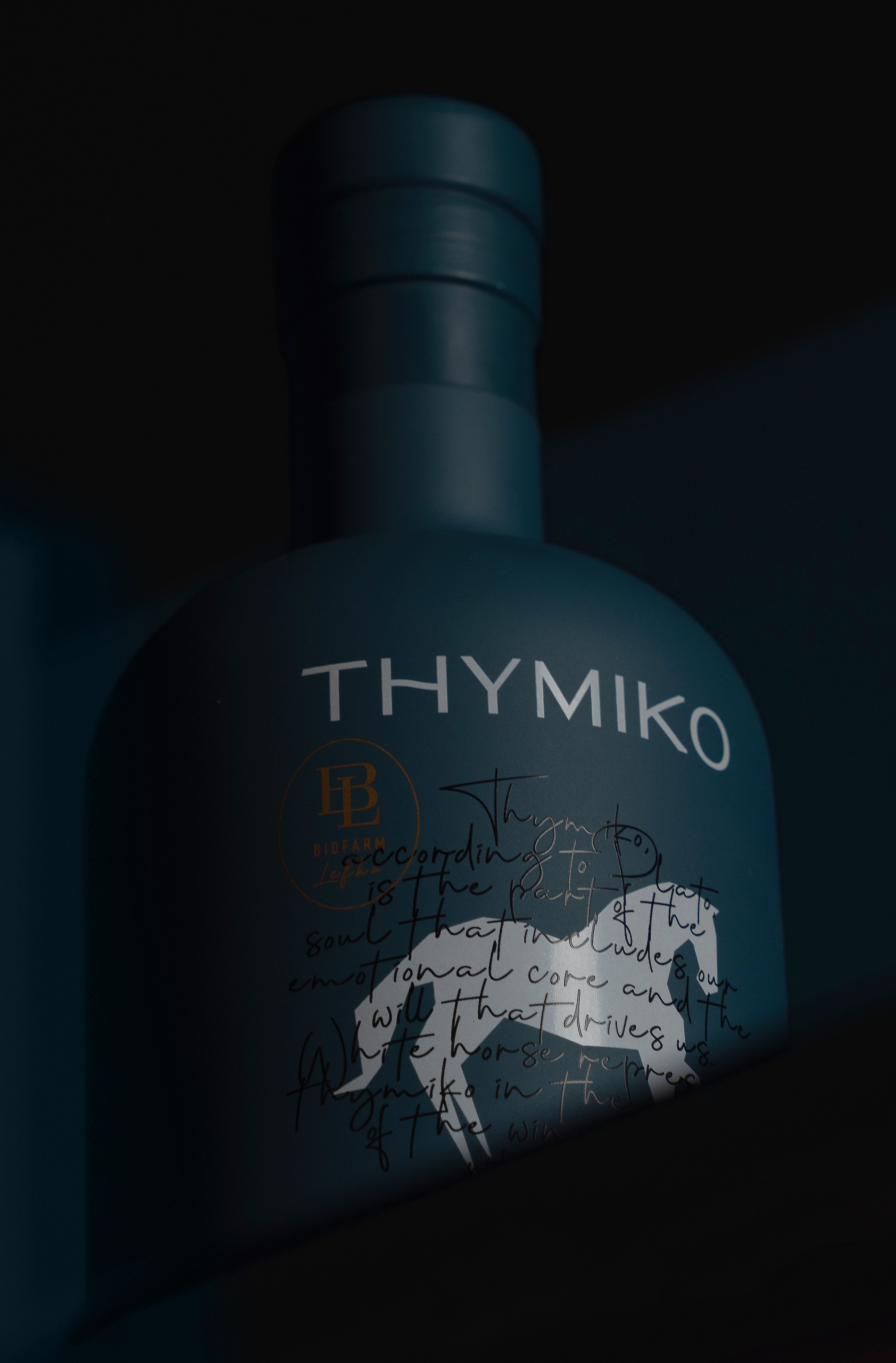 Thymiko-Extra-Virgin-Olive-Oil-Packaging-Zoom-2